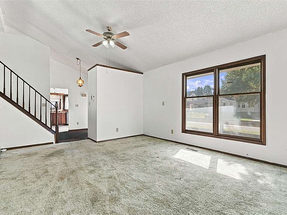 5th image of 150 W Adams St