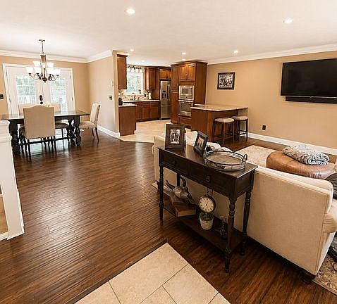 5th image of 216 Hillcrest Dr