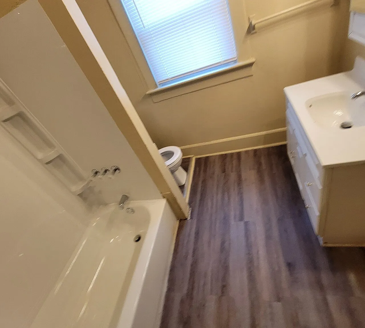 3 bed, 2.0 bath, $1,350 — Photo 4