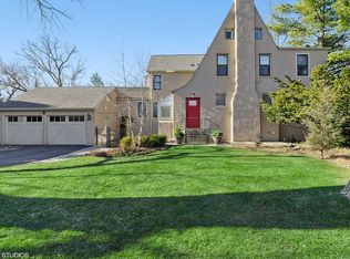 1614 Meadow Ln, Glenview, IL 60025