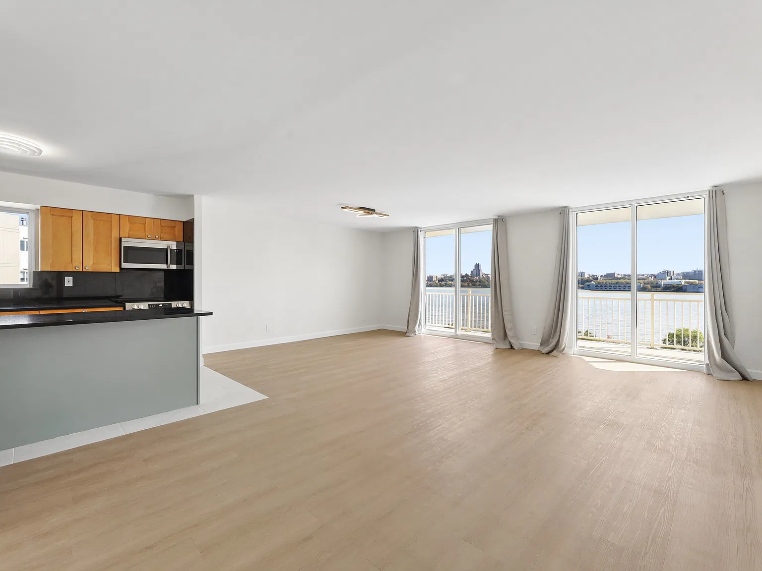 3 bed, 2.5 bath, $5,100 — Photo 4