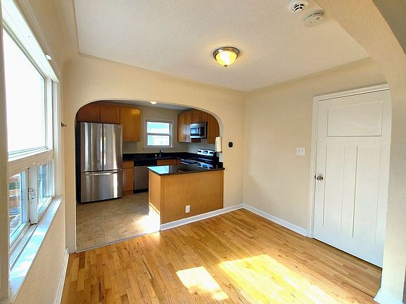 4th image of 5906 Pacific Ave