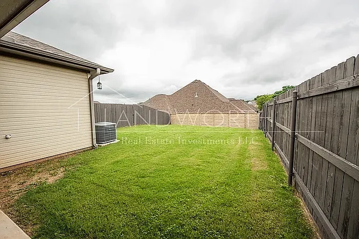 4620 Angus Dr — Photo 3