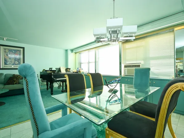 61-20 Grand Cent Parkway image 15 of 25