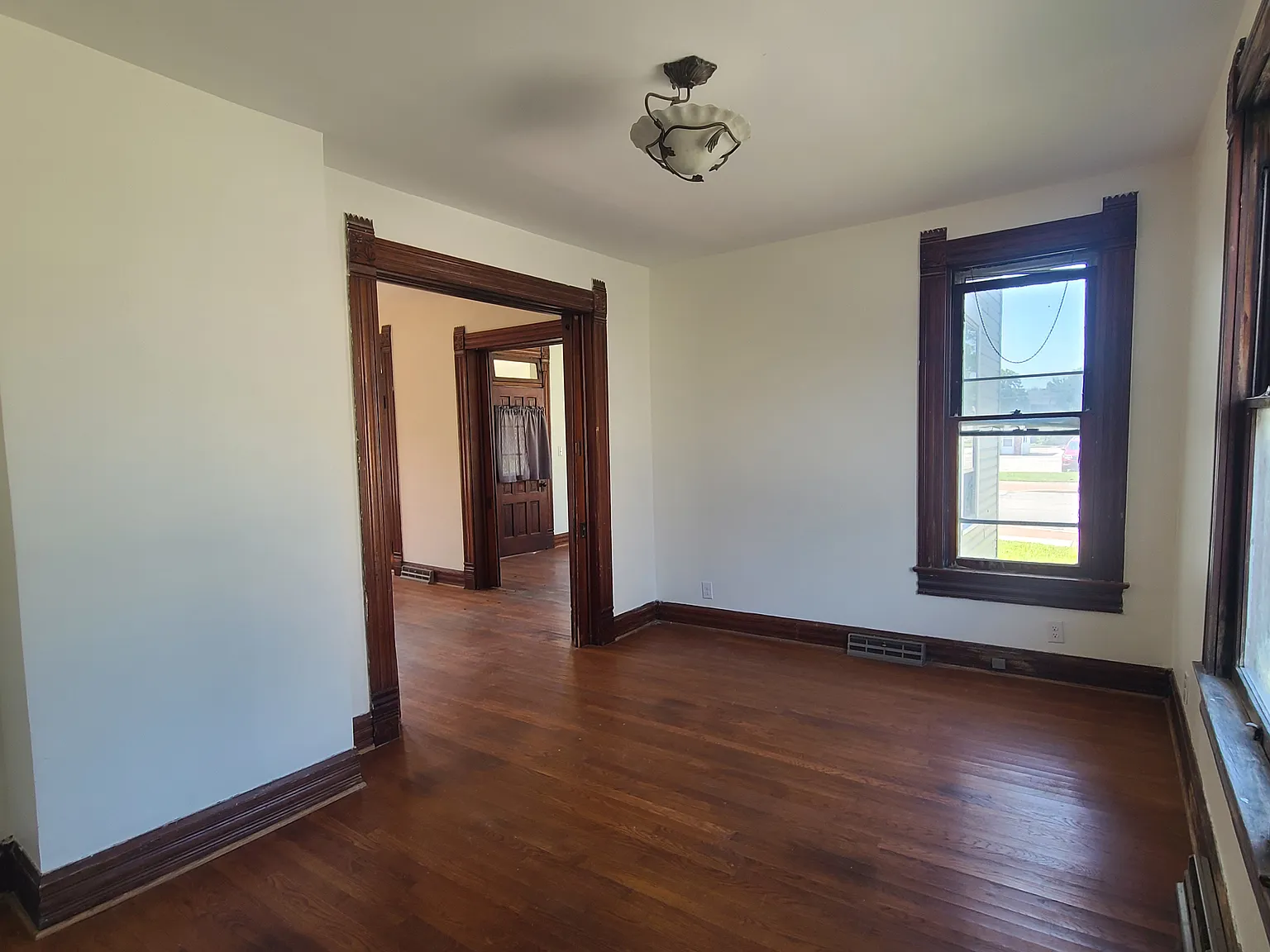 4 bed, 1896 sqft, $2,900 — Photo 3