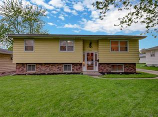 3326 Randolph St, Waterloo, IA 50702