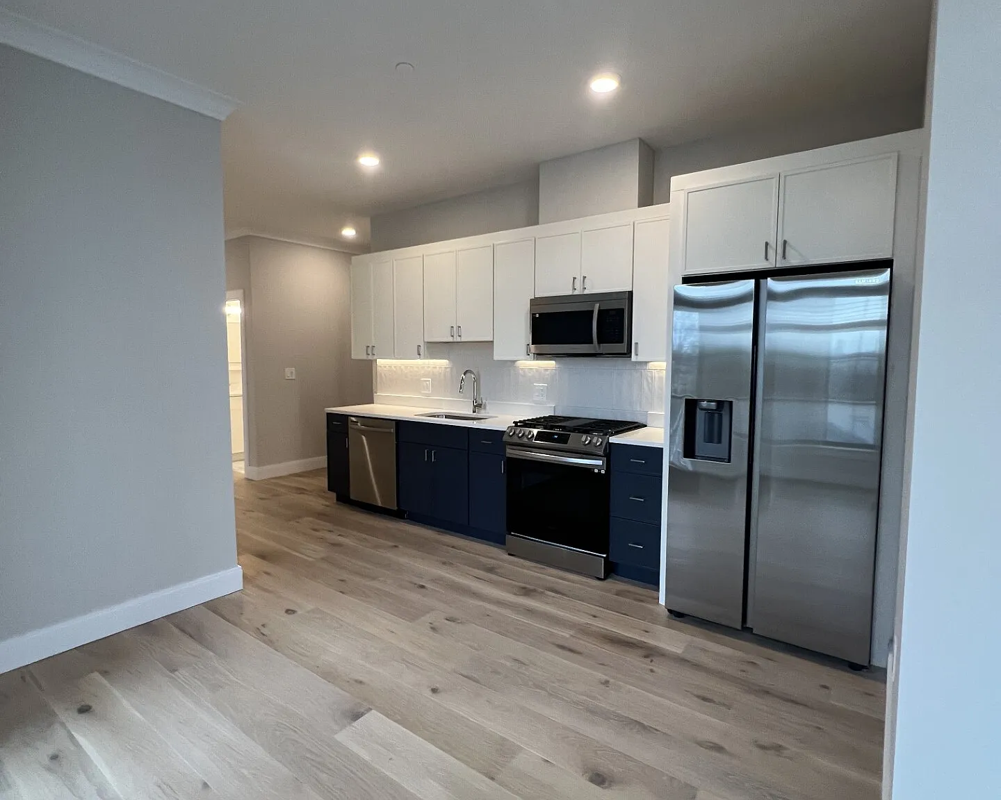 4 bed, 3.0 bath, 1150 sqft, $5,885 — Photo 2
