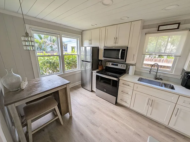 2562 Loma Linda St #R — Photo 12