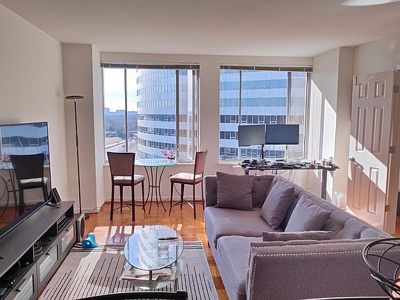 2nd image of 1001 Wilson Blvd
