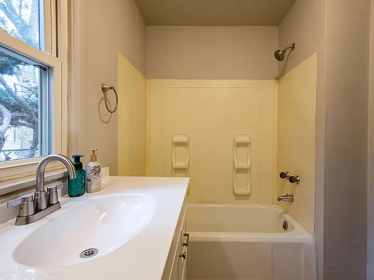 2526 Main St — Photo 8