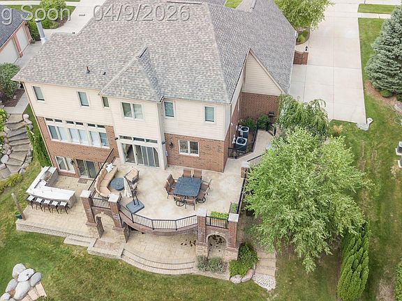 3rd image of 787 Quarry