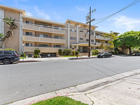 2nd image of 5150 Yarmouth Ave APT 211