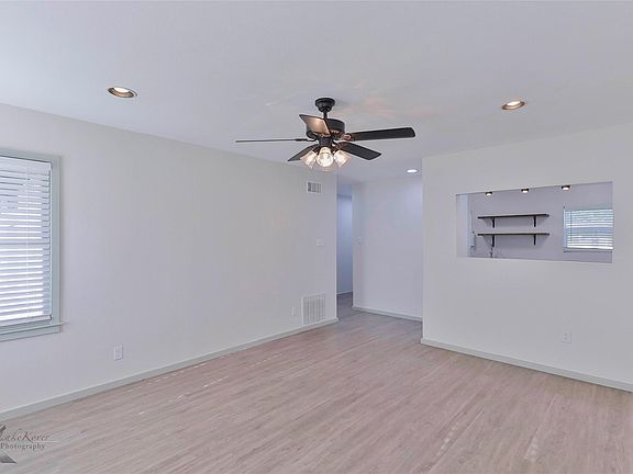 3rd image of 1337 S La Salle Dr