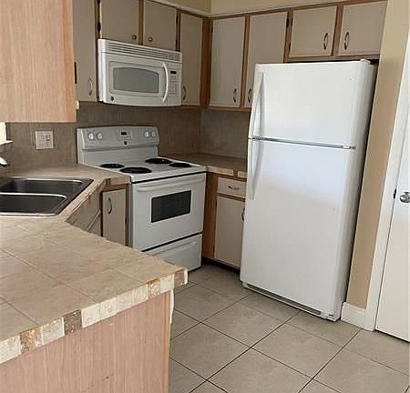 5th image of 815 W Boynton Beach Blvd APT 9-201