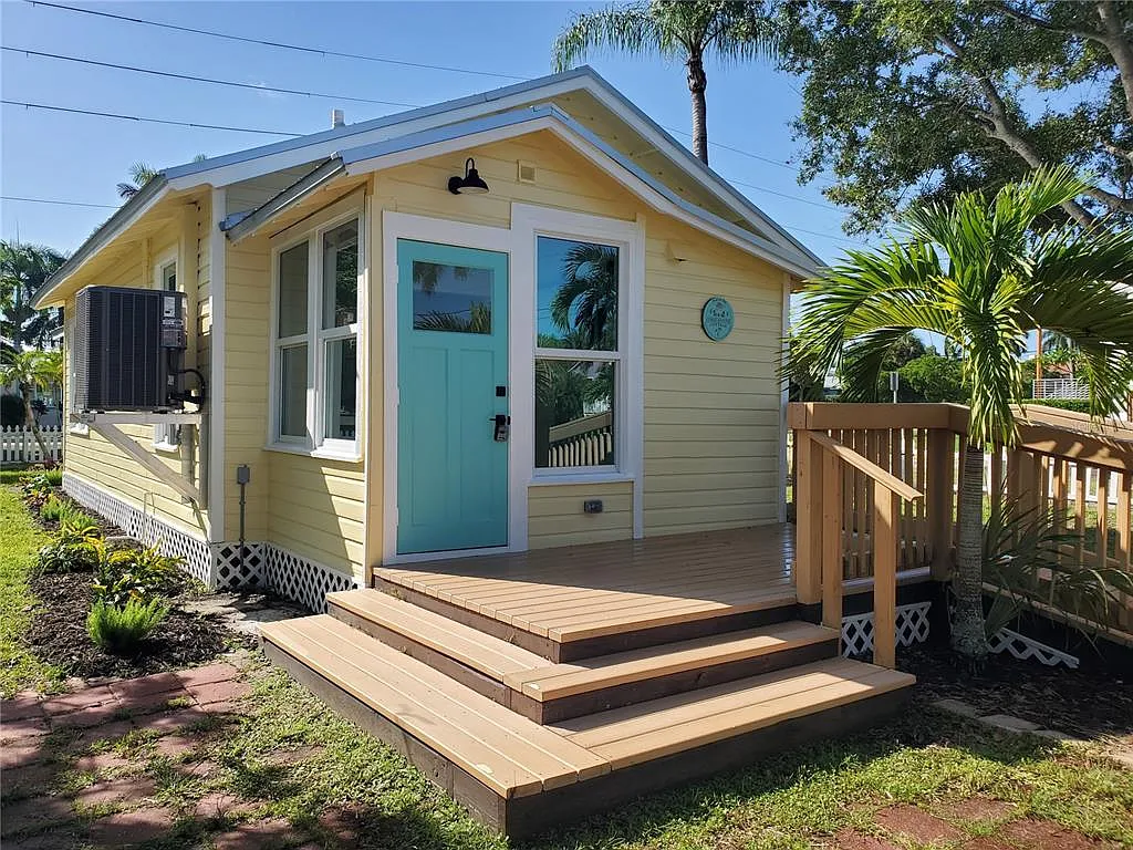 2 bed, 1.0 bath, 780 sqft, $2,000 — Photo 2