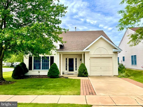 2 Briarwood Ct, Columbus, NJ 08022