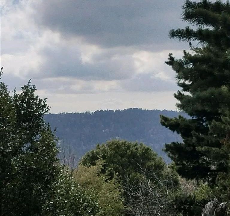 1st image of 900 Lo Ln