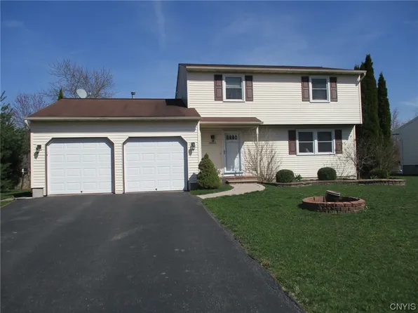 8568 Snowshoe Trl, Cicero, NY 13039