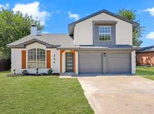 204 Briarglen Dr, Cedar Hill, TX 75104