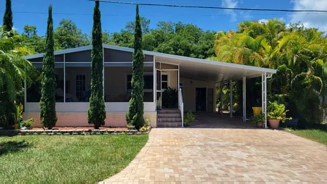 604 N Emerald Dr — Photo 1