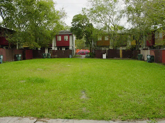 1600 Habersham St #13 — Photo 10