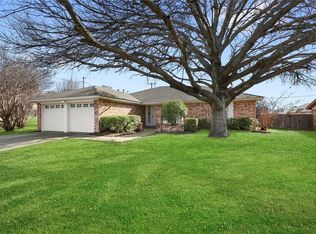 1932 Hurstview Dr, Hurst, TX 76054