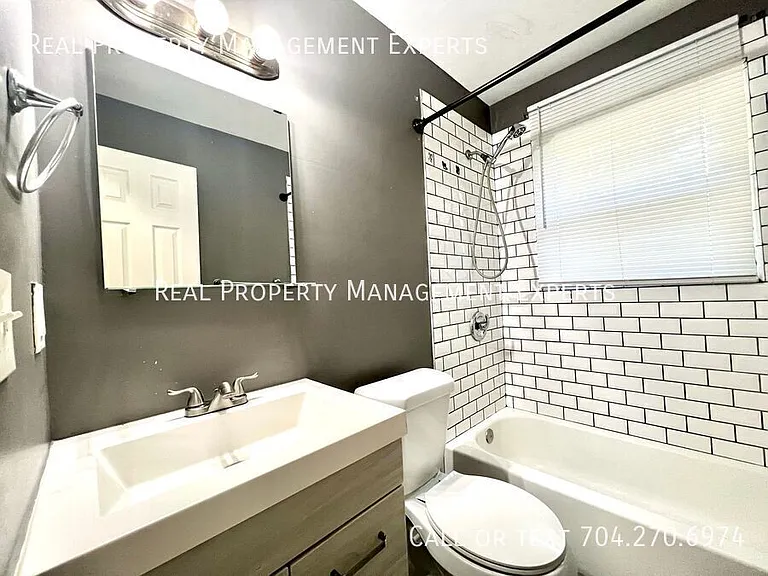 2501 Eastway Dr — Photo 10