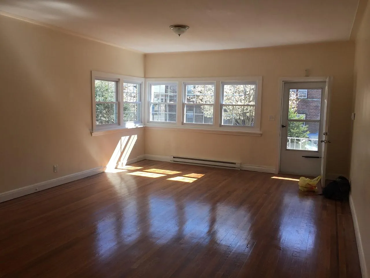 1014 Chandler Ave — Photo 2