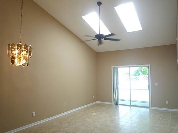 4th image of 940 5th Dr
