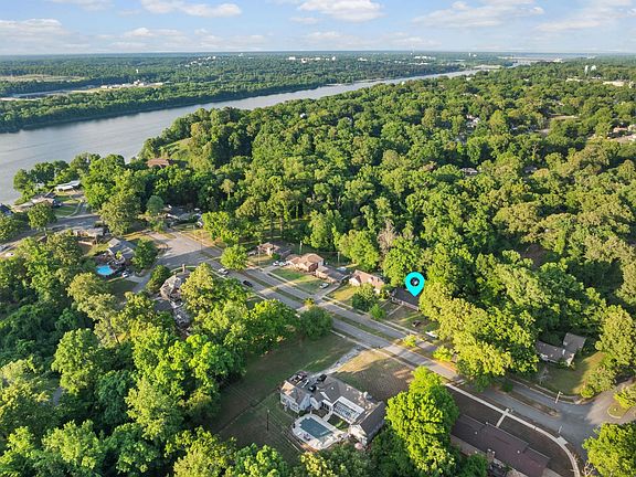 3rd image of 606 River Bluff Dr