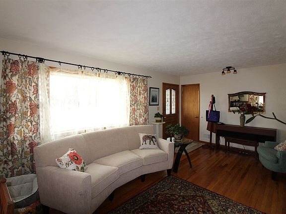 3rd image of 2611 Anna Ave