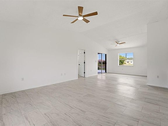 4th image of 192 ANNAPOLIS LANE