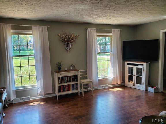 4th image of 203 Blumont Dr