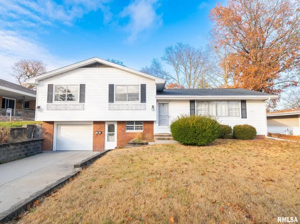 1703 W Clarewood Ave, Peoria, IL 61614