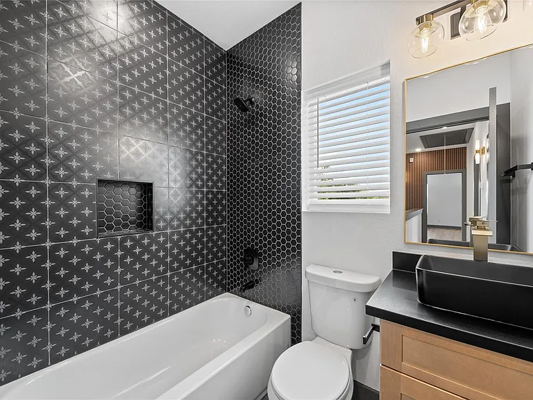 6813 Parkhurst Dr #B — Photo 11