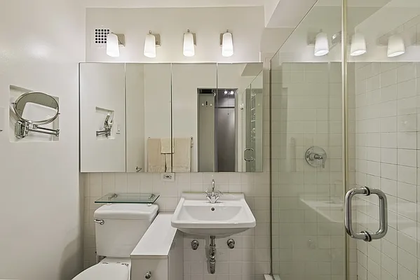 Sold by Nest Seekers International | media 17