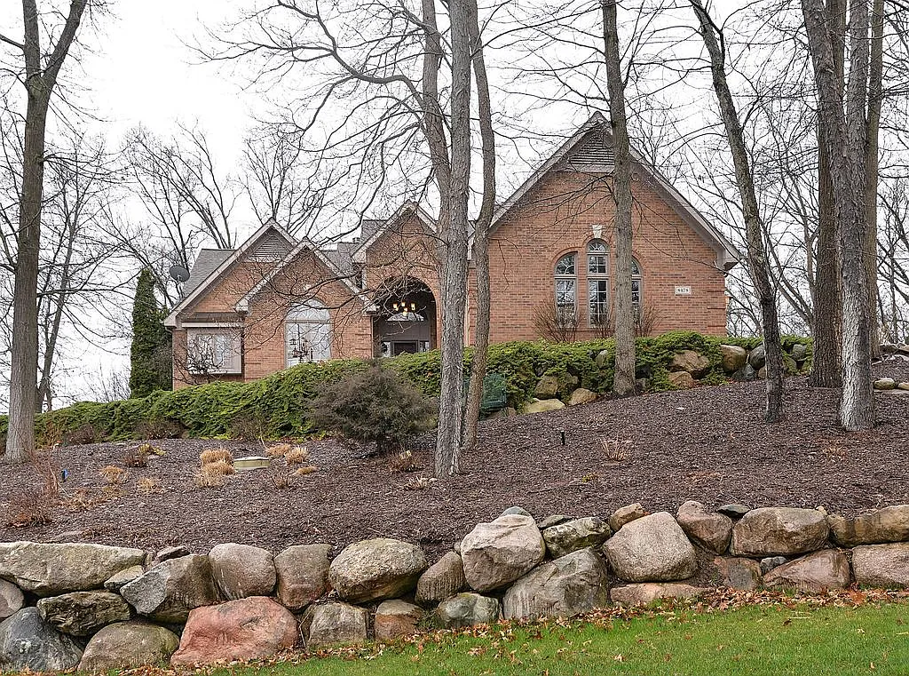 8478 Climbing Way photo 1