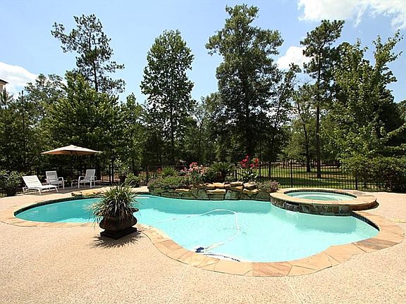 2nd image of 104 Central Trace Dr