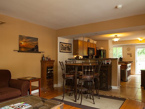 4th image of 1367 N Van Dorn St #1