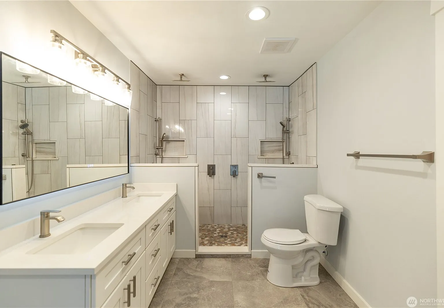 3 bed, 3240 sqft, $4,995 — Photo 4