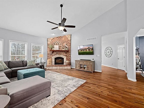 5th image of 2908 Eagle Pointe Dr