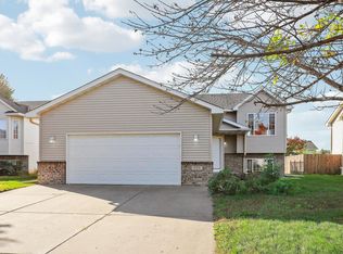 890 Newport Ave, Shakopee, MN 55379