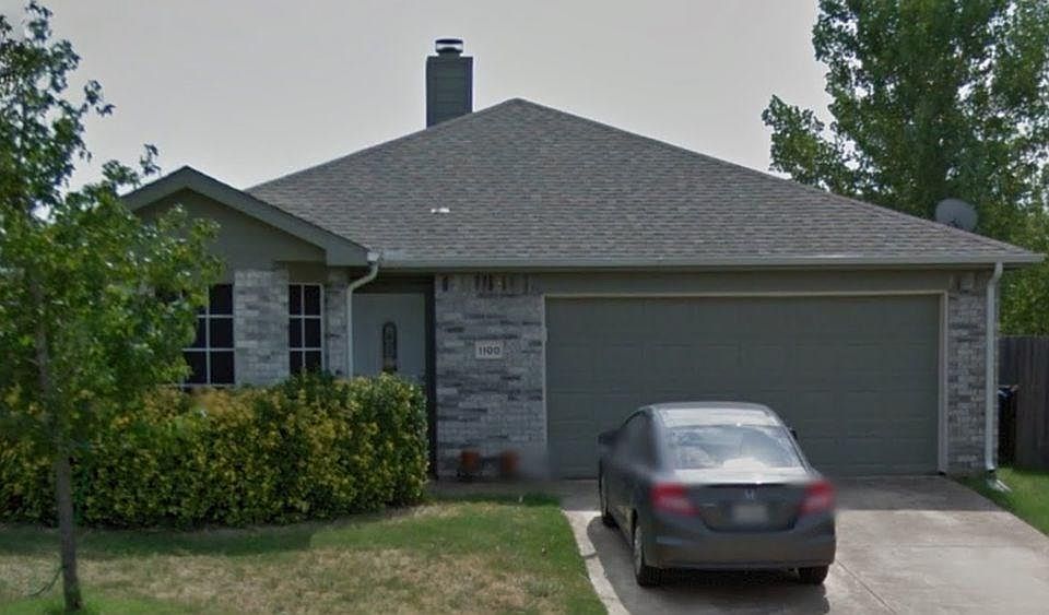 2nd image of 1100 Lake Bluff Dr