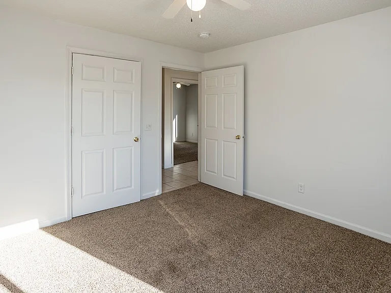 Walnut Pointe — Photo 18