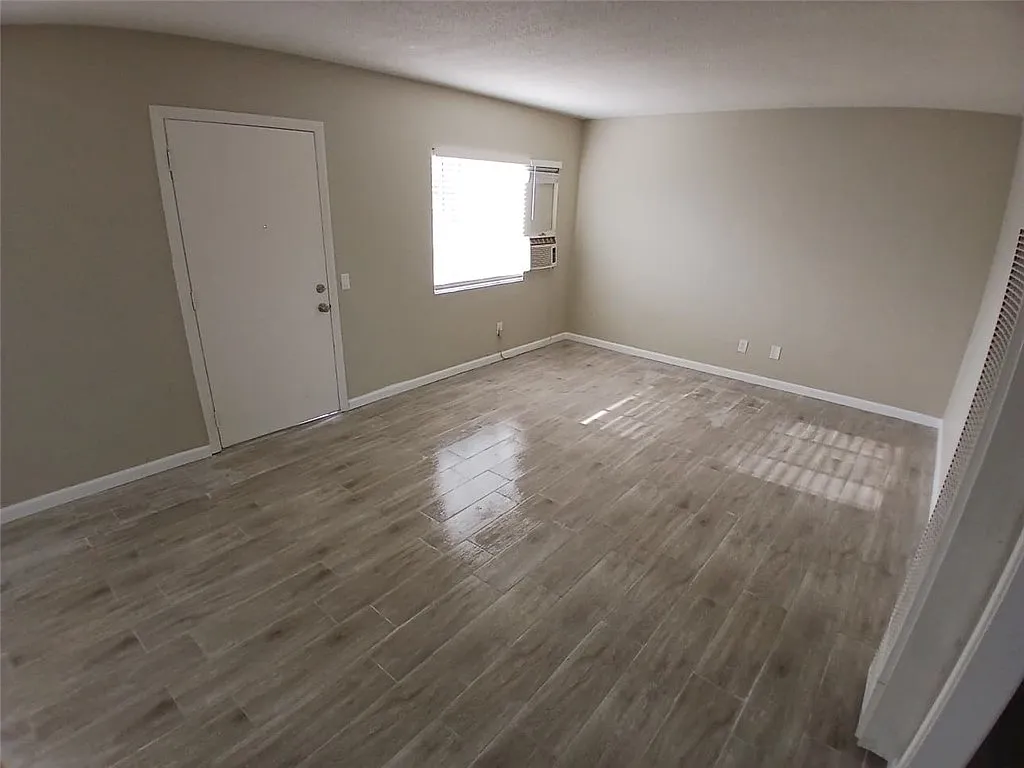 2 bed, 748 sqft, $1,800 — Photo 4