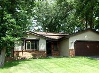 18 Hillcrest Ln, Circle Pines, MN 55014