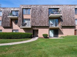 1225 Forest Green Dr, Coraopolis, PA 15108