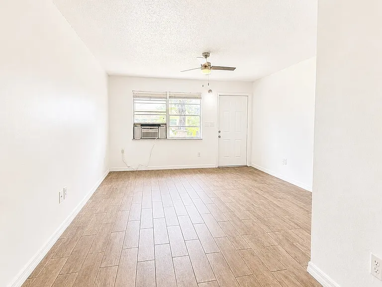 723 Burdick St — Photo 3