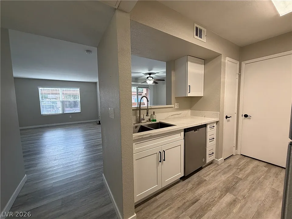 1150 N Buffalo Dr #1055