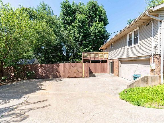 5th image of 2226 Fairview Dr
